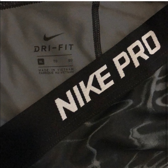 Nike legging and capris - Picture 3 of 8